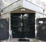 De symmetrische ingangsdeur.
              <br/>
              Richard Keijzer, 2009-07-31